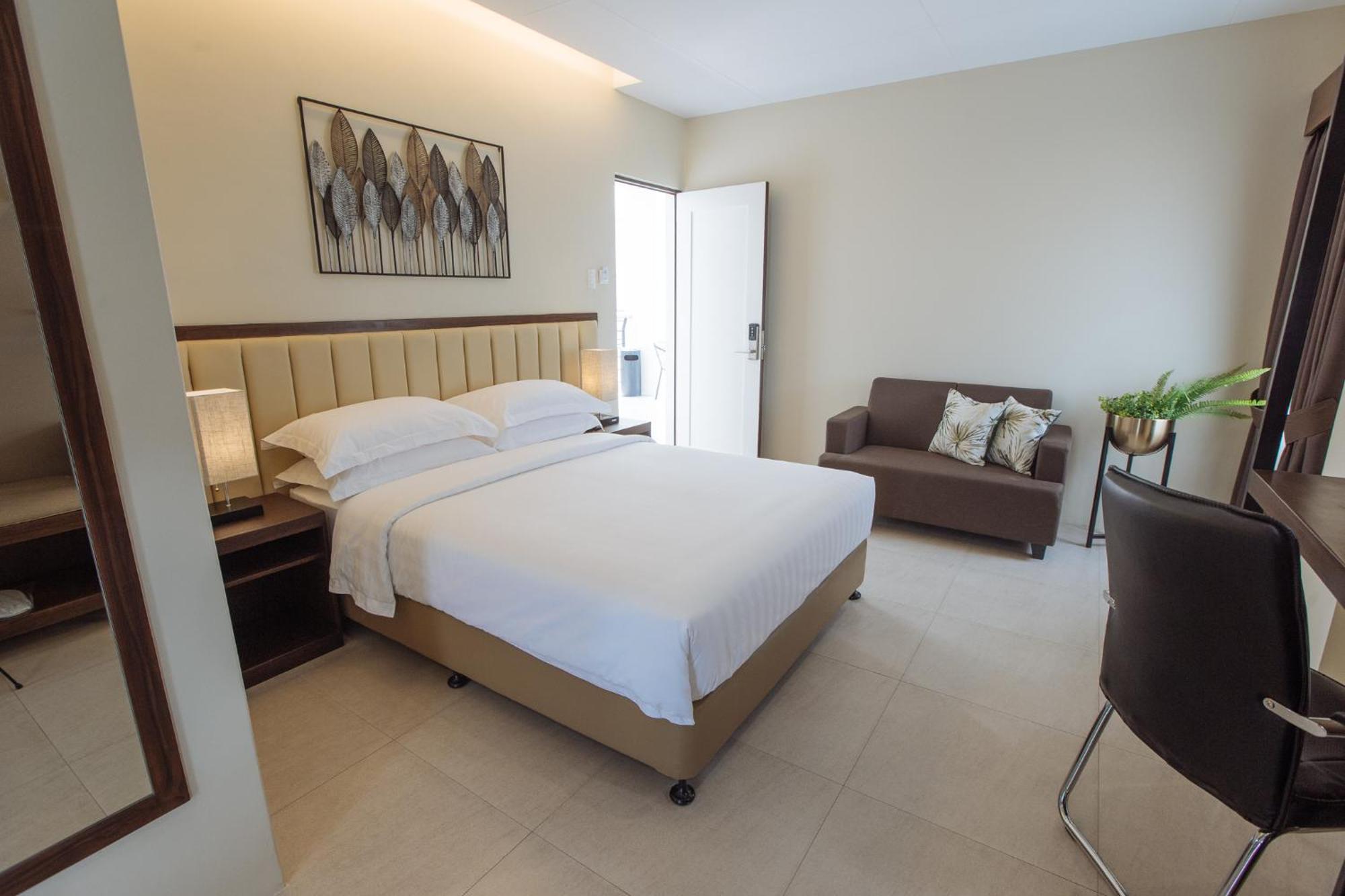 Rovira Suites Dumaguete City Esterno foto