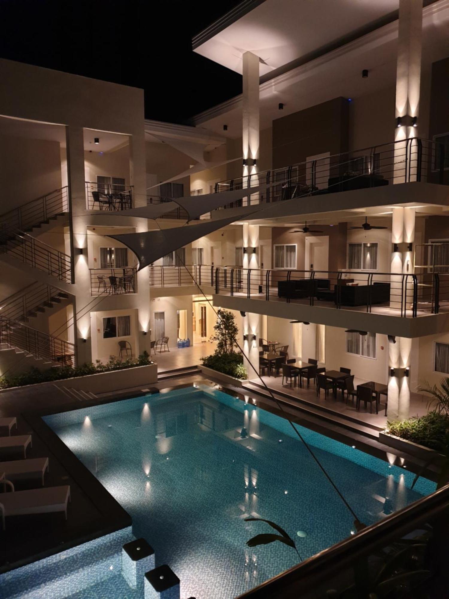 Rovira Suites Dumaguete City Esterno foto