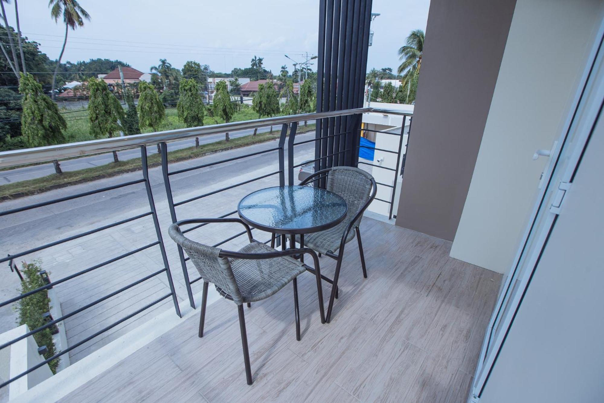 Rovira Suites Dumaguete City Esterno foto